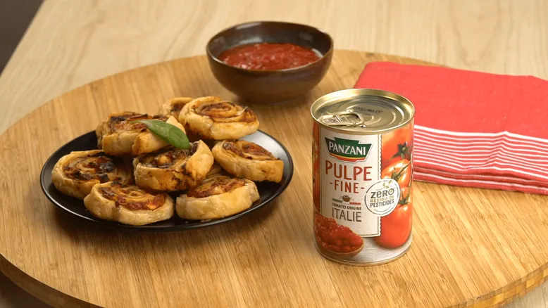 Mini-feuilletés Panzani à la tomate et fromage, servis avec Pulpe Fine de Tomates, apéritif gourmand et facile.