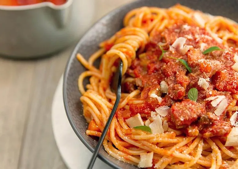 Recette de spaghetti Panzani à la bolognaise, un classique italien réconfortant et facile à préparer.